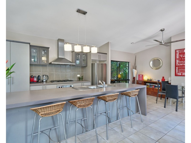 8 Cocus Crescent, Palm Cove QLD 4879