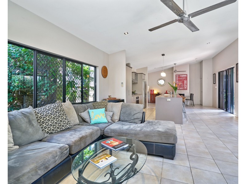8 Cocus Crescent, Palm Cove QLD 4879