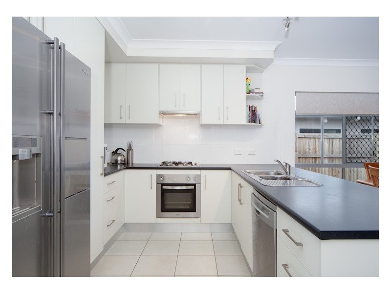 11 Murrinda Gardens, Trinity Park QLD 4879