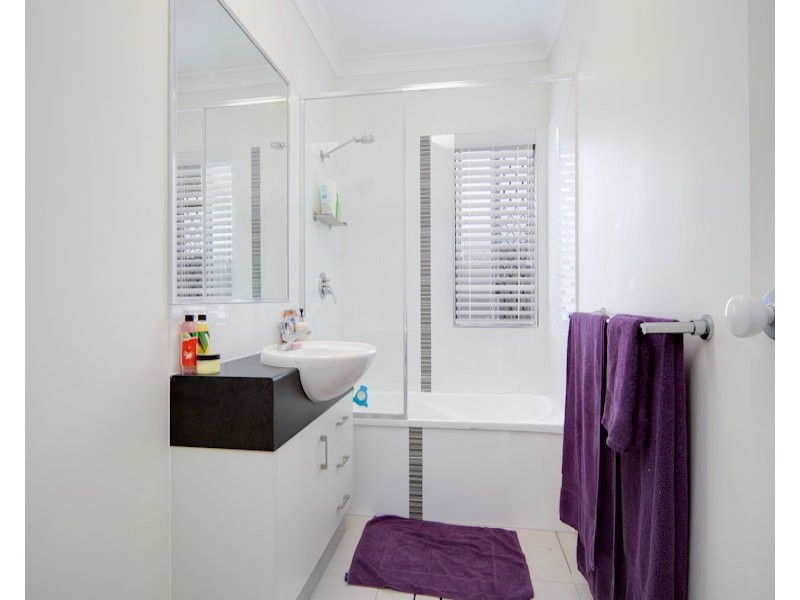 11 Murrinda Gardens, Trinity Park QLD 4879