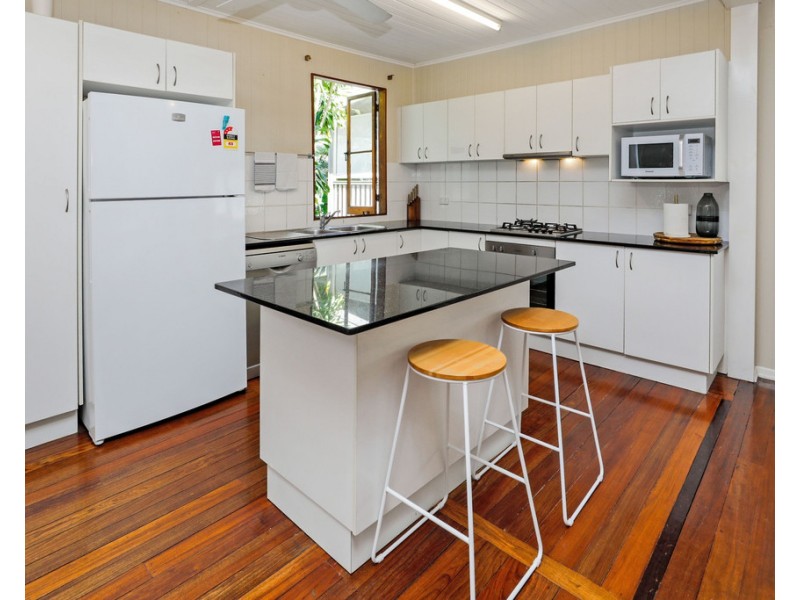 295 McLeod Street, Cairns North QLD 4870