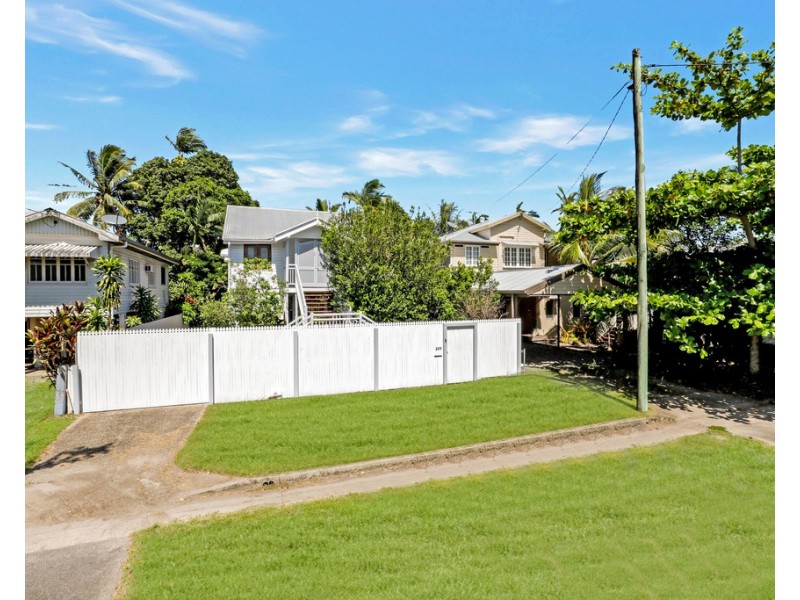 295 McLeod Street, Cairns North QLD 4870