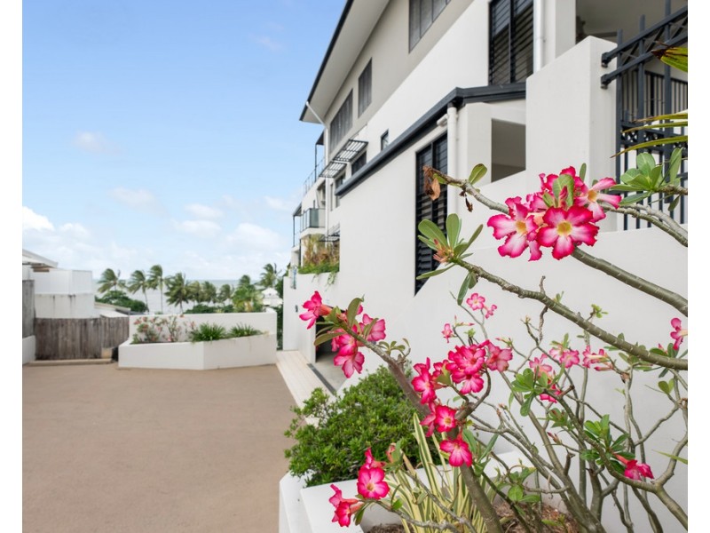 2/32 Moore Street, Trinity Beach QLD 4879