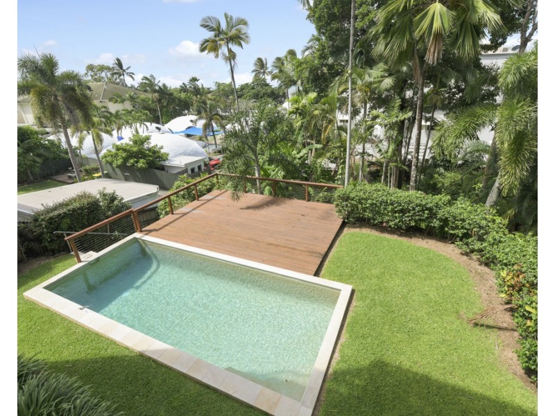 2/32 Moore Street, Trinity Beach QLD 4879