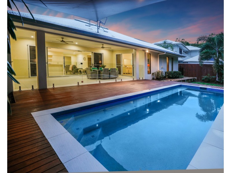 9 Kurt Close, Palm Cove QLD 4879