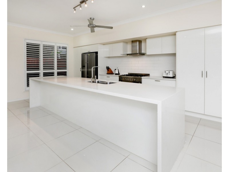 9 Kurt Close, Palm Cove QLD 4879