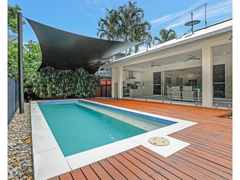 9 Kurt Close, Palm Cove QLD 4879