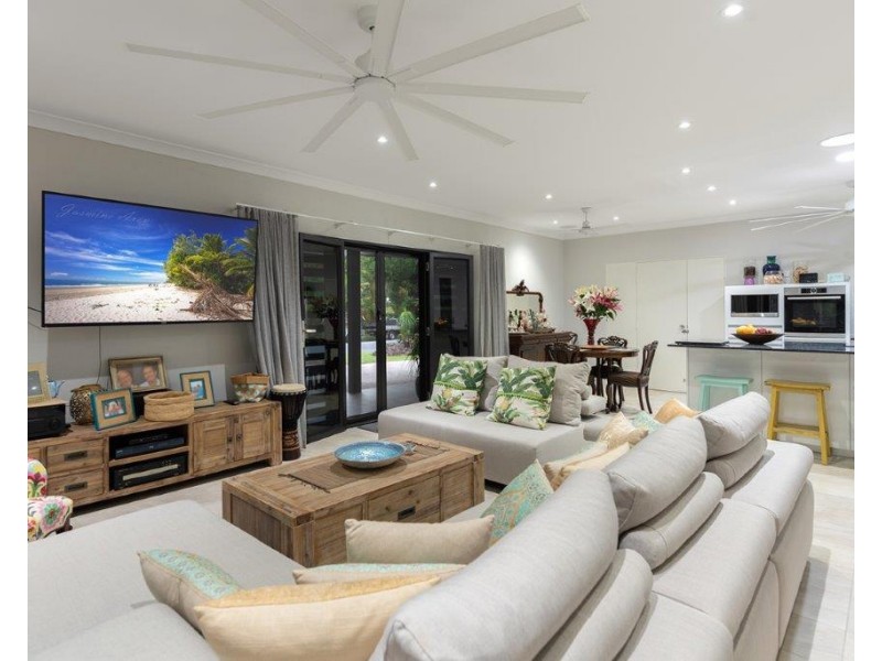 10 Seabrook Avenue, Port Douglas QLD 4877