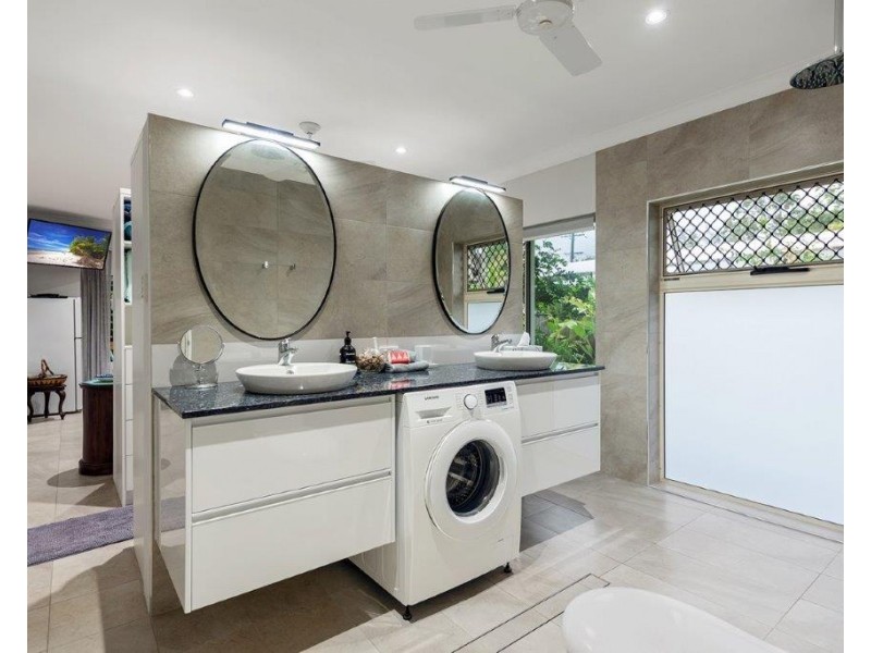 10 Seabrook Avenue, Port Douglas QLD 4877