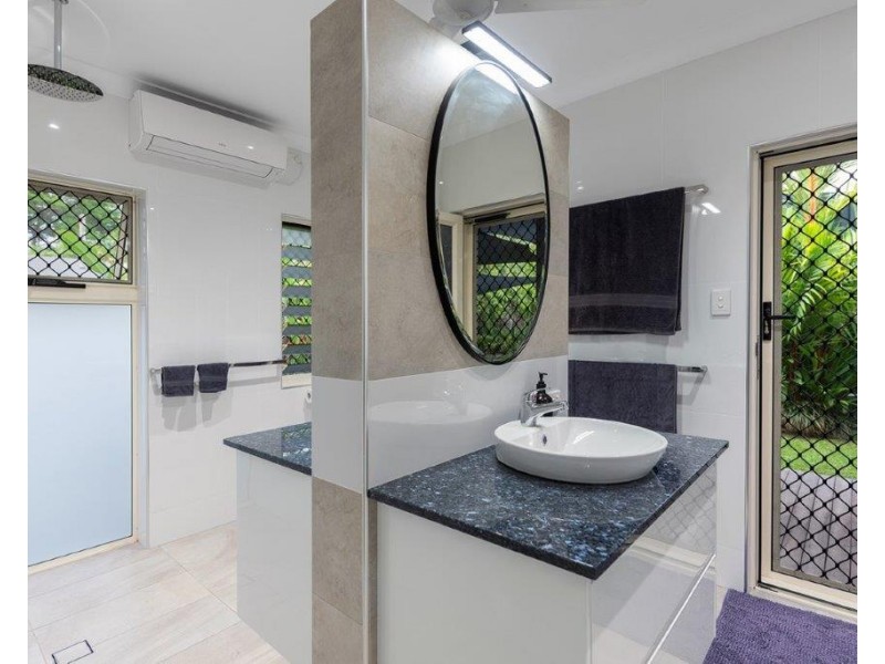 10 Seabrook Avenue, Port Douglas QLD 4877