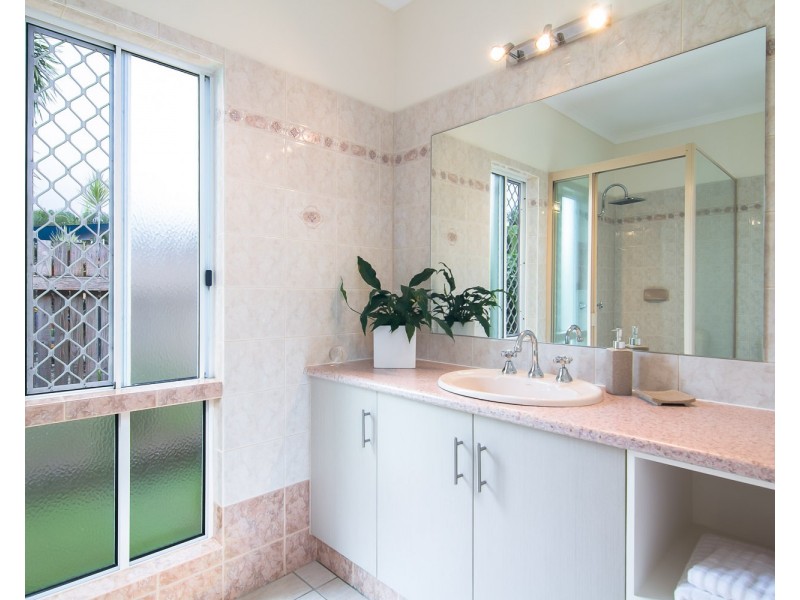 3 Castaways Close, Kewarra Beach QLD 4879