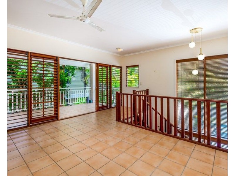 5/7 Harpa Street, Palm Cove QLD 4879