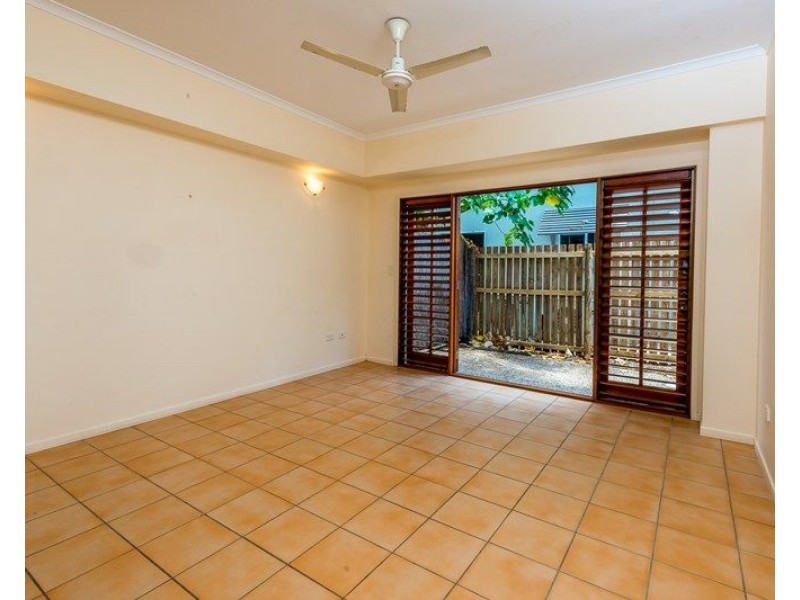 5/7 Harpa Street, Palm Cove QLD 4879