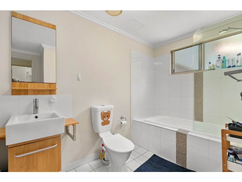 1204/40-62 Clifton Road, Clifton Beach QLD 4879