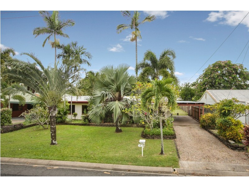 8 Whelk Close, Trinity Beach QLD 4879