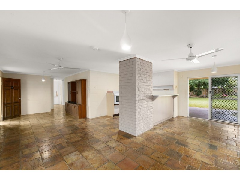 8 Whelk Close, Trinity Beach QLD 4879