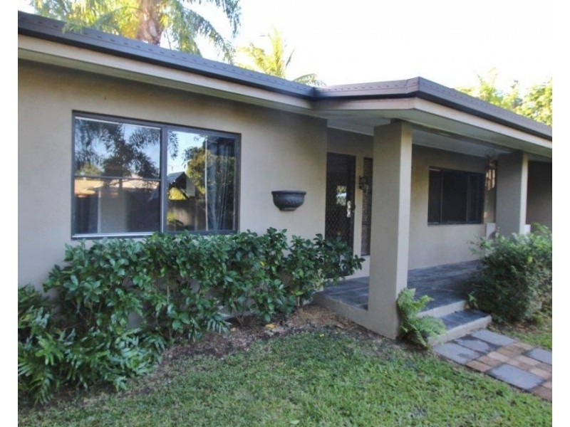 10 Kavieng Street, Trinity Beach QLD 4879