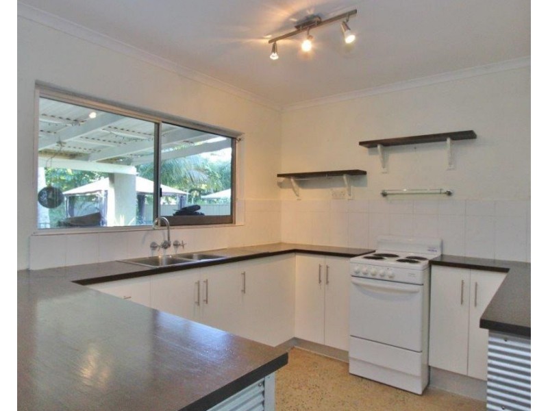 10 Kavieng Street, Trinity Beach QLD 4879