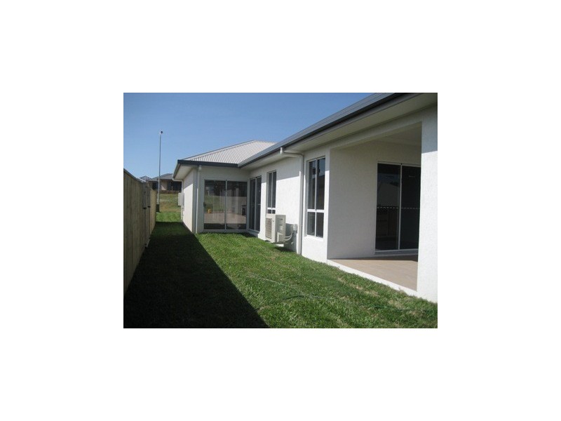 18 Port Close, Trinity Beach QLD 4879