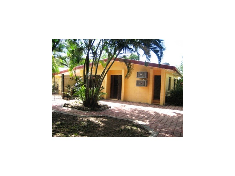 33 Kavieng Street, Trinity Beach QLD 4879