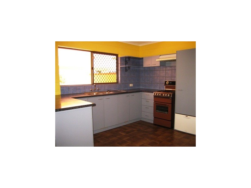 33 Kavieng Street, Trinity Beach QLD 4879