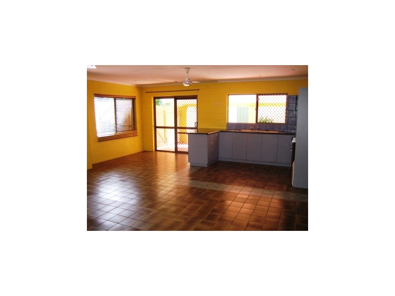 33 Kavieng Street, Trinity Beach QLD 4879