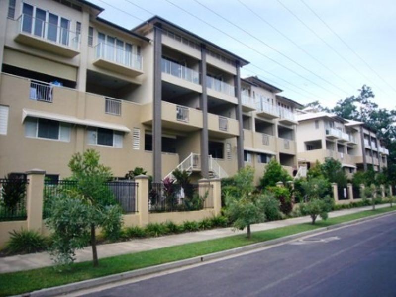2/110 Moore Street, Trinity Beach QLD 4879