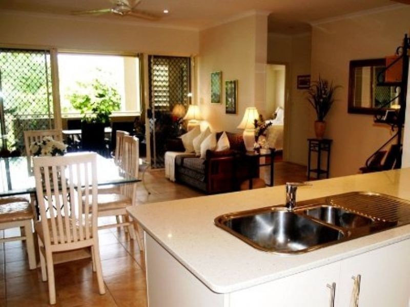 2/110 Moore Street, Trinity Beach QLD 4879