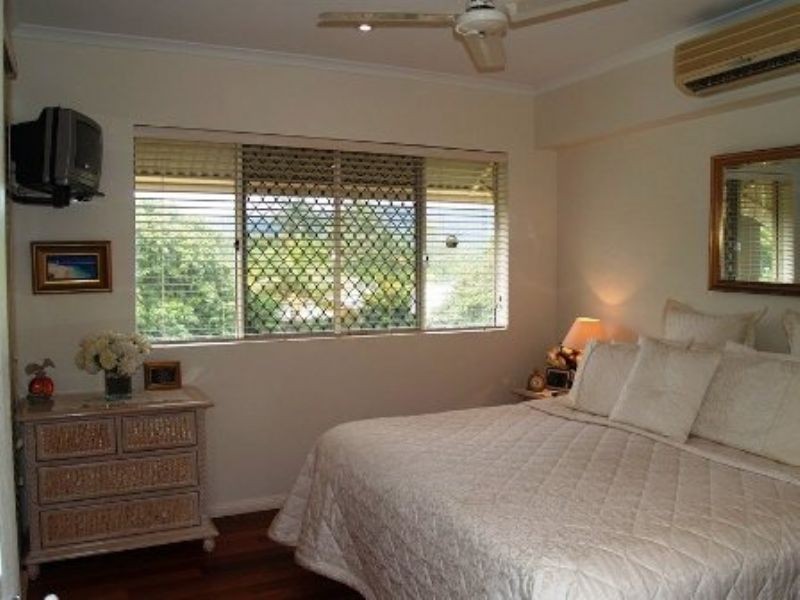 2/110 Moore Street, Trinity Beach QLD 4879