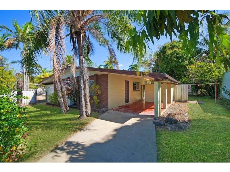 2 Kavieng Street, Trinity Beach QLD 4879