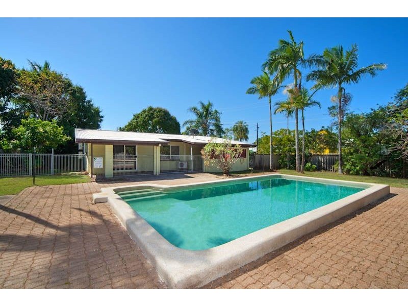 2 Kavieng Street, Trinity Beach QLD 4879