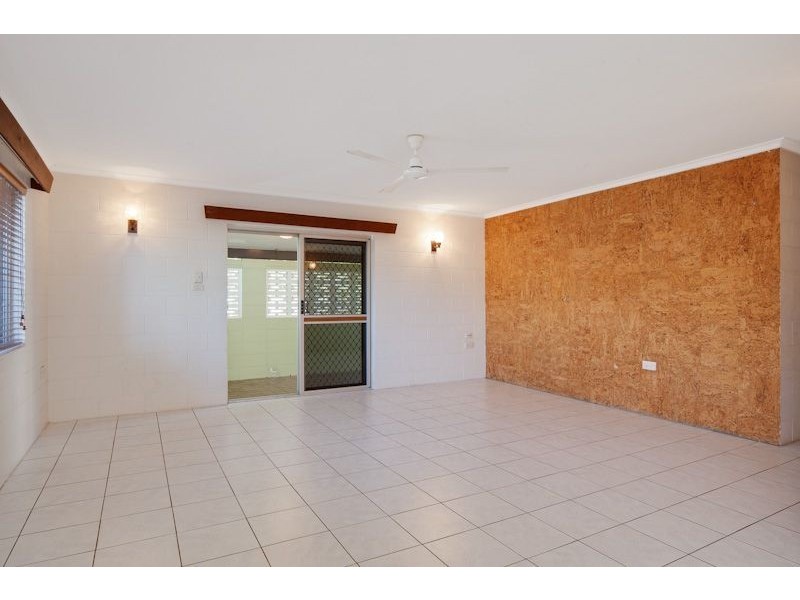 2 Kavieng Street, Trinity Beach QLD 4879