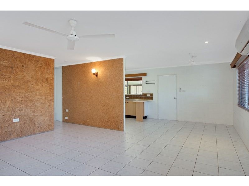 2 Kavieng Street, Trinity Beach QLD 4879