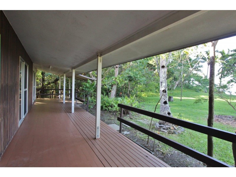 102 Moore Street, Trinity Beach QLD 4879