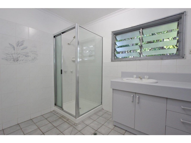 102 Moore Street, Trinity Beach QLD 4879