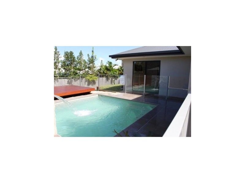 8 Retreat Close, Palm Cove QLD 4879