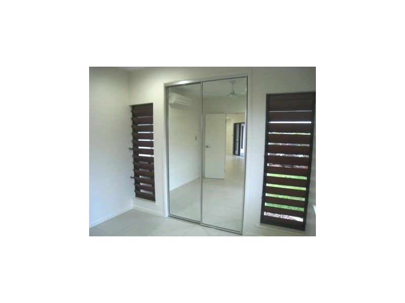 8 Retreat Close, Palm Cove QLD 4879