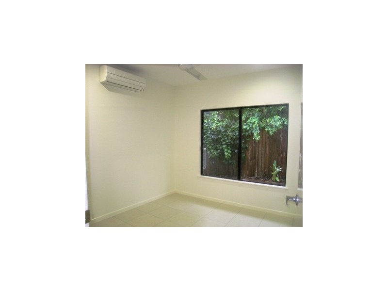 8 Retreat Close, Palm Cove QLD 4879