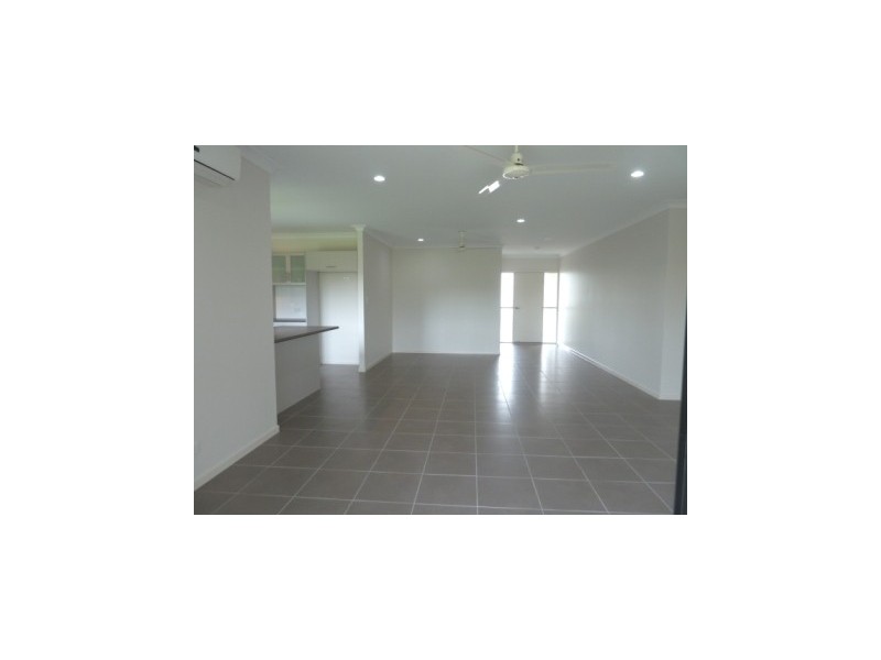 2 Murrinda Gardens, Trinity Park QLD 4879