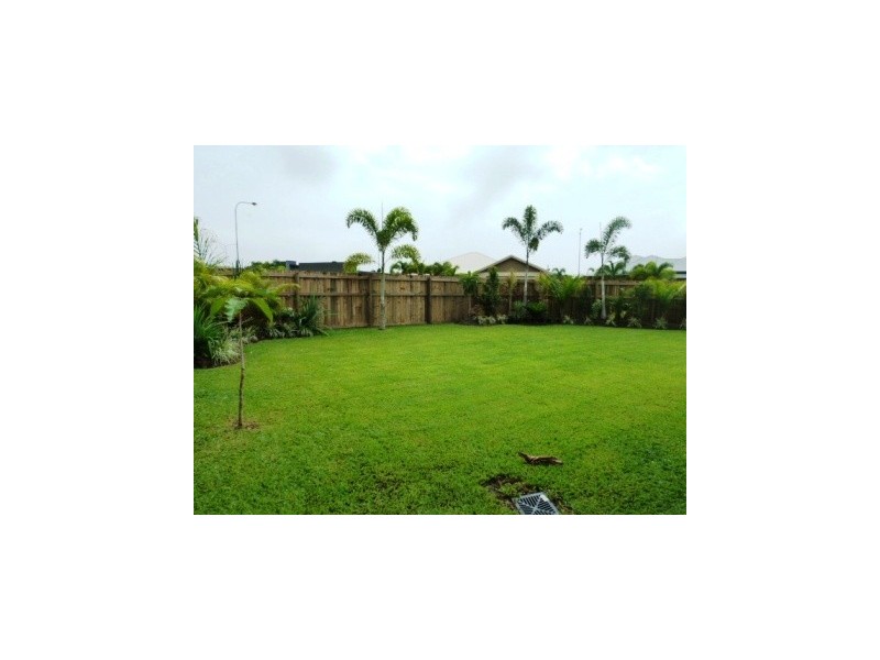 2 Murrinda Gardens, Trinity Park QLD 4879