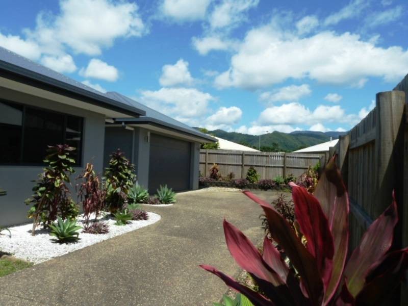 7 McBride Street, Redlynch QLD 4870