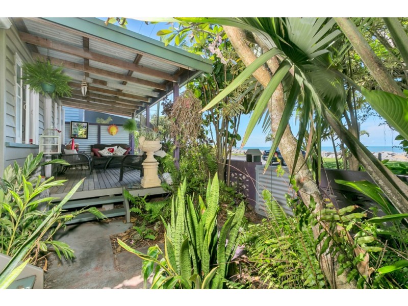 167 O’Shea Esplanade, Machans Beach QLD 4878