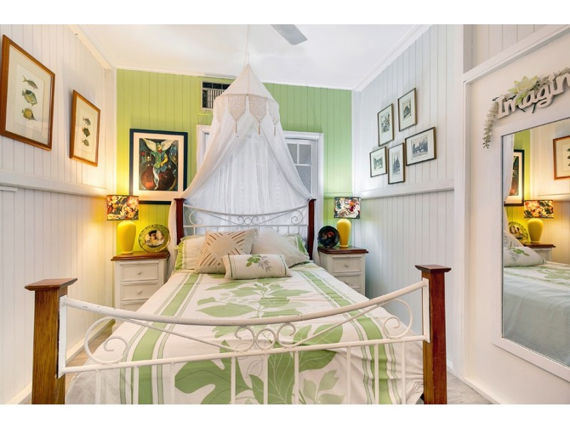 167 O’Shea Esplanade, Machans Beach QLD 4878