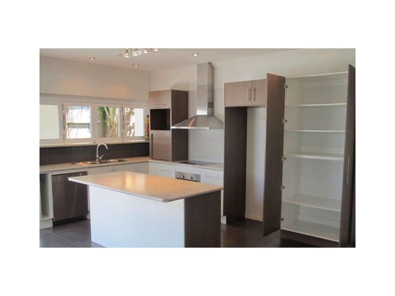 10 Seclusion Drive, Palm Cove QLD 4879