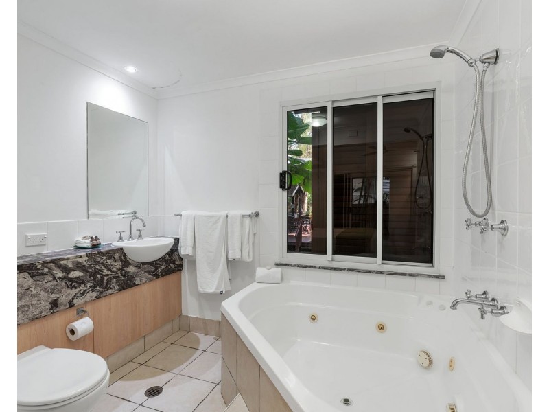 21/10 Amphora Street, Palm Cove QLD 4879
