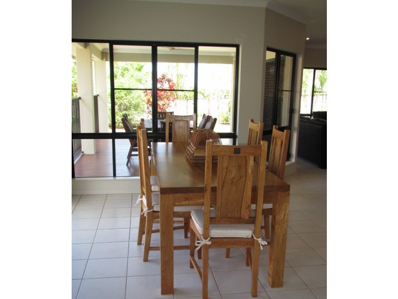 17 MacArthur Close, Palm Cove QLD 4879