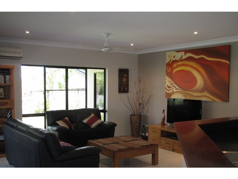 17 MacArthur Close, Palm Cove QLD 4879