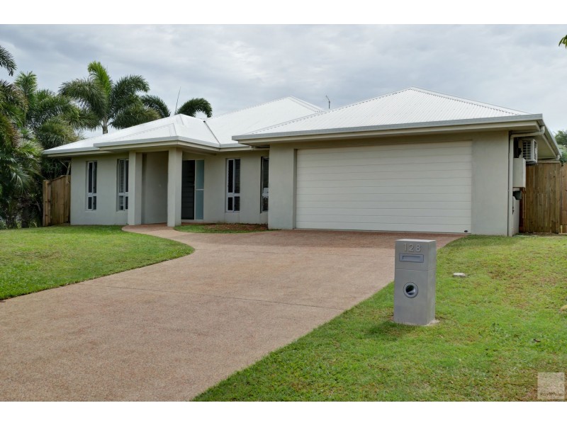 128 Roberts Drive, Trinity Beach QLD 4879