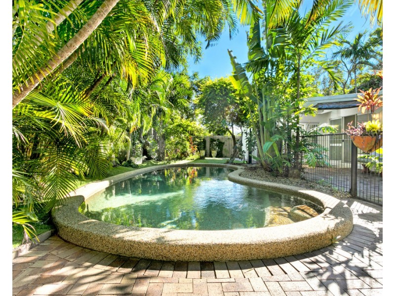 3 Oliva Street, Palm Cove QLD 4879