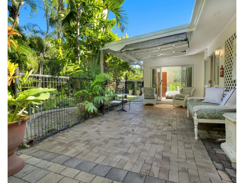 3 Oliva Street, Palm Cove QLD 4879